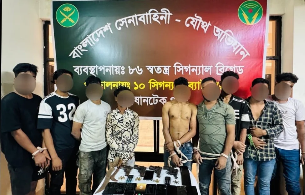 রাজধানীর মাটিকাটায় সেনাবাহিনীর অভিযান: ১০ সন্ত্রাসী গ্রেফতার